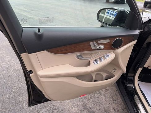 Used 2022 Mercedes-Benz GLC 300 4MATIC image 9
