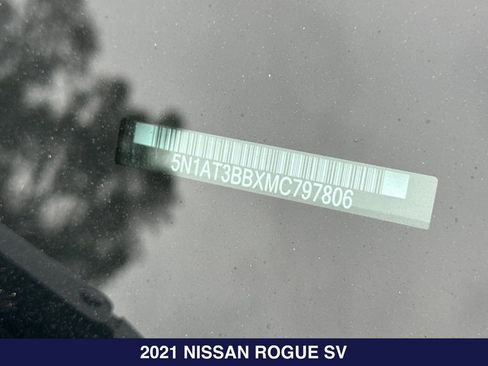 Used 2021 Nissan Rogue SV AWD/4WD image 2