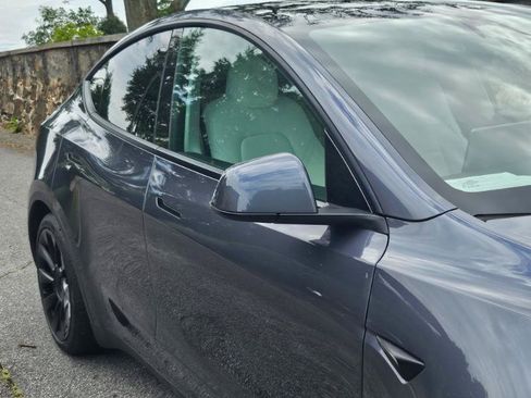 Used 2023 Tesla Model Y AWD image 20