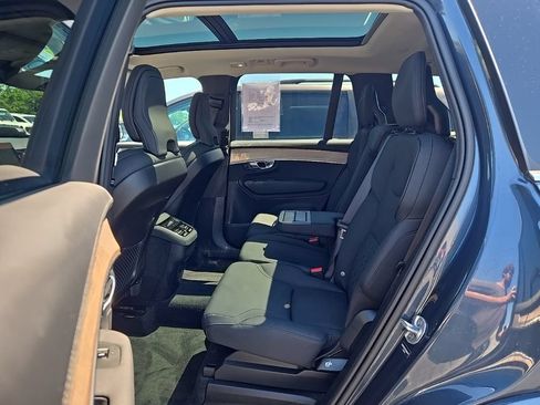 Used 2025 Volvo XC90 B5 Core AWD/4WD image 9