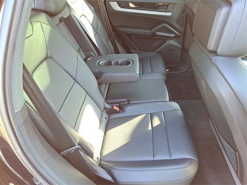 Used 2024 Porsche Cayenne image 27