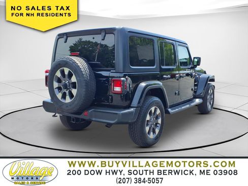Used 2018 Jeep Wrangler Unlimited Sahara AWD/4WD image 4