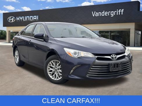 Used 2016 Toyota Camry LE image 1