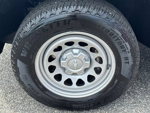 Used 2024 Chevrolet Colorado W/T RWD image 11