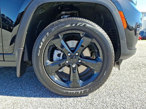 New 2025 Jeep Grand Cherokee L Altitude image 5