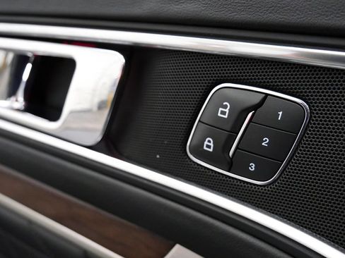 Used 2019 Ford Explorer Platinum AWD/4WD image 14