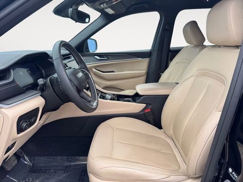 Used 2023 Jeep Grand Cherokee Limited image 9