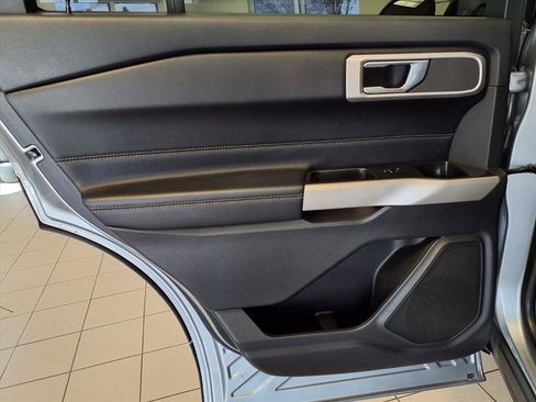 Used 2022 Ford Explorer XLT image 19