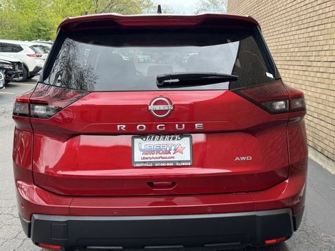 Used 2025 Nissan Rogue S AWD/4WD image 25