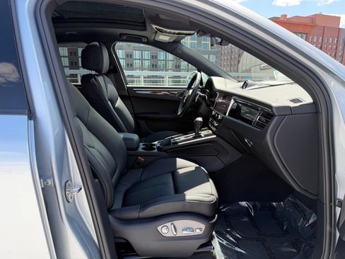 Used 2026 Porsche Macan AWD/4WD image 15