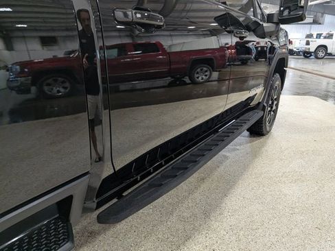 Used 2021 GMC Sierra 2500 AT4 w/ AT4 Premium Plus Package AWD/4WD image 12