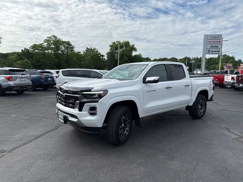 Used 2024 Chevrolet Colorado Z71 w/ Z71 Convenience Package 2 AWD/4WD image 3