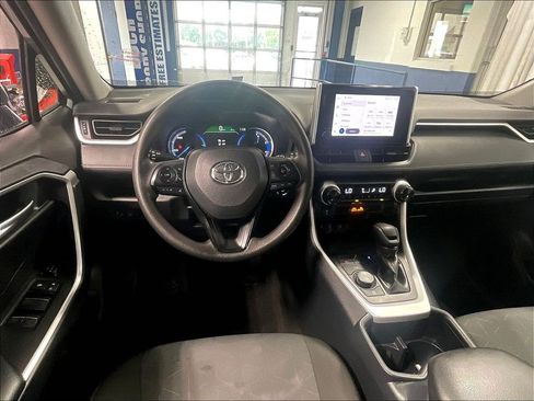 Certified 2025 Toyota RAV4 XLE AWD/4WD image 18