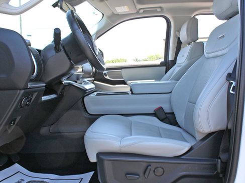 Used 2025 Ford Expedition Platinum AWD/4WD image 24