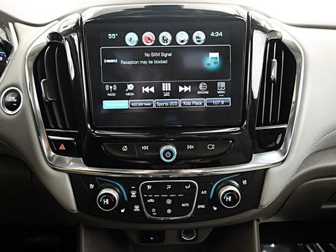 Used 2018 Chevrolet Traverse Premier image 11