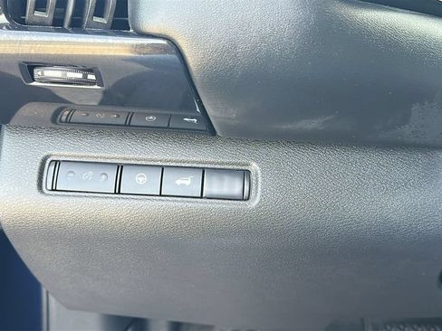Used 2025 Nissan Pathfinder SV FWD image 20