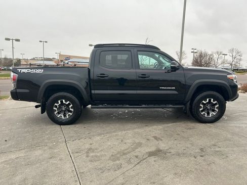 Used 2020 Toyota Tacoma TRD Off-Road w/ Technology Package AWD/4WD image 9