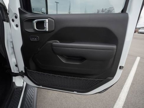 Used 2023 Jeep Gladiator Mojave w/ Trailer Tow Package image 20