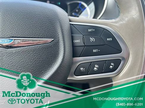 Used 2020 Chrysler Pacifica Limited w/ Advanced Safetytec Group FWD image 29