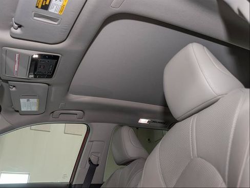 Used 2024 Toyota Grand Highlander AWD image 11