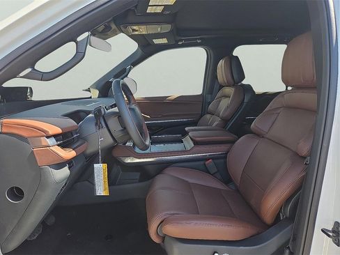 New 2025 Lincoln Navigator L Reserve image 13