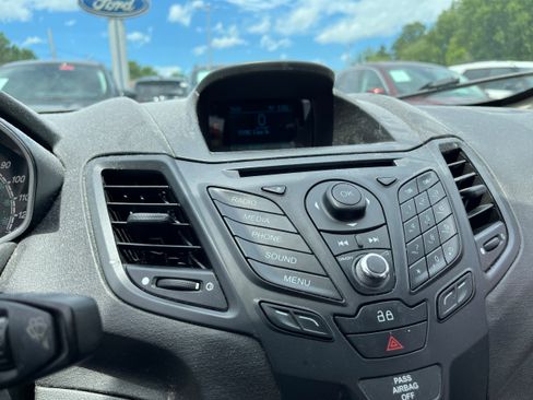 Used 2015 Ford Fiesta SE w/ Comfort Package FWD image 17