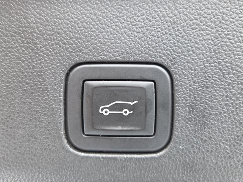 Used 2023 Chevrolet Tahoe RST w/ Luxury Package RWD image 17