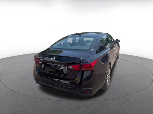 Used 2025 Nissan Altima 2.5 SV FWD image 15