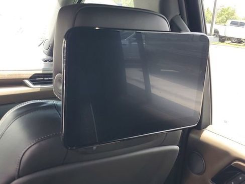 Used 2025 GMC Yukon XL Denali Ultimate AWD/4WD image 26