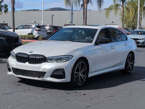 Used 2021 BMW 330e w/ M Sport Package RWD image 5
