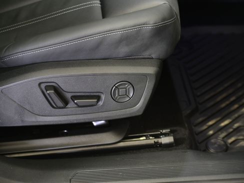 Used 2025 Audi Q4 e-tron Prestige w/ Black Optic Package image 12