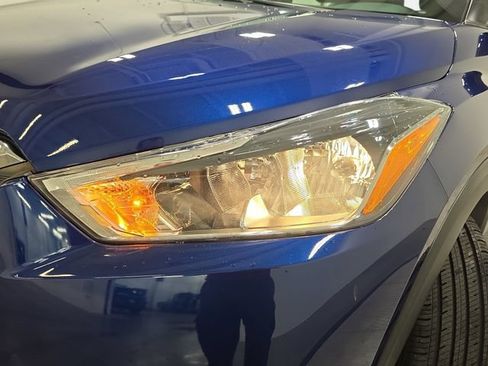 Used 2018 Nissan Kicks SV FWD image 28
