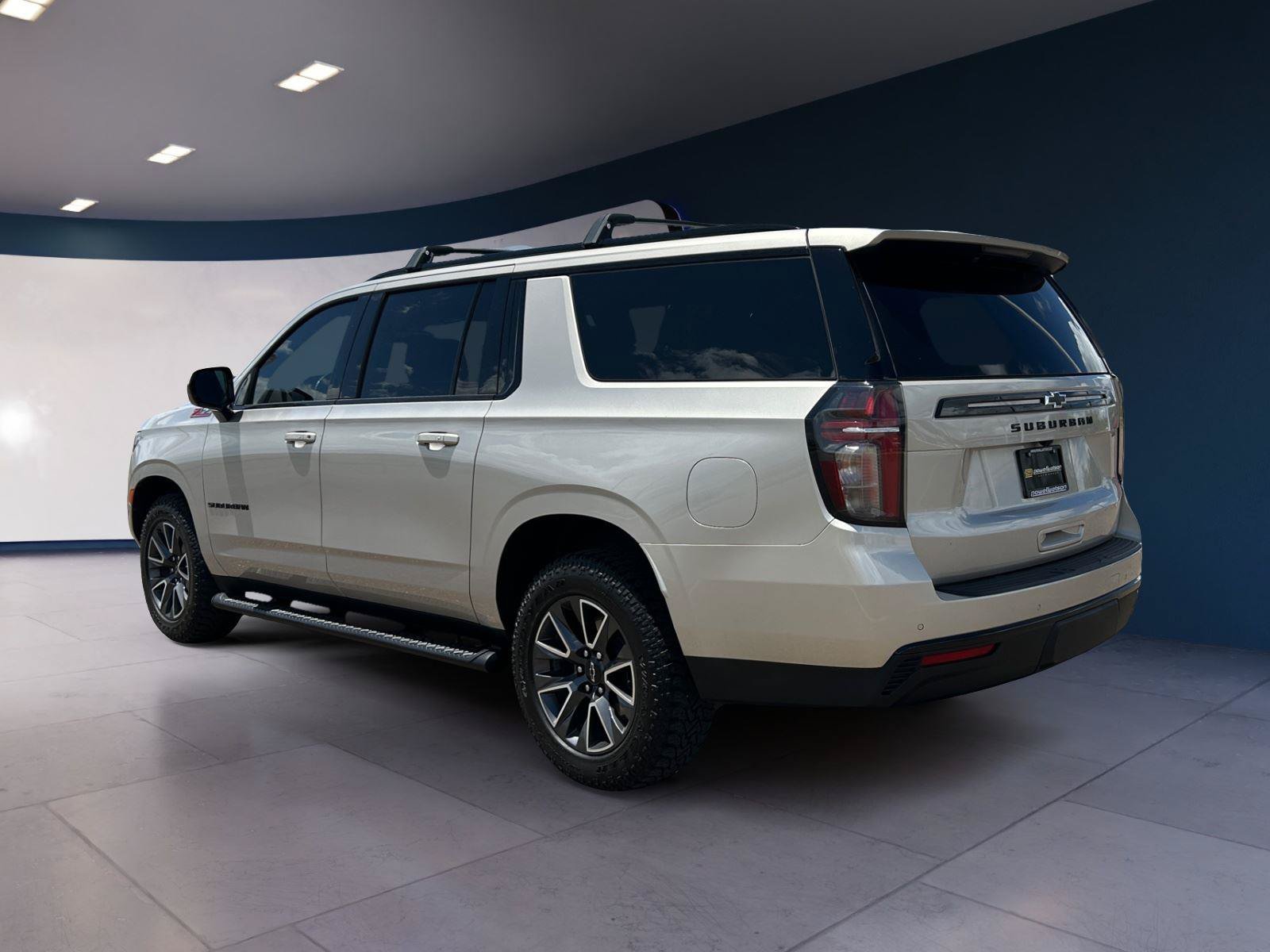 Used 2023 Chevrolet Suburban Z71 AWD/4WD image 3