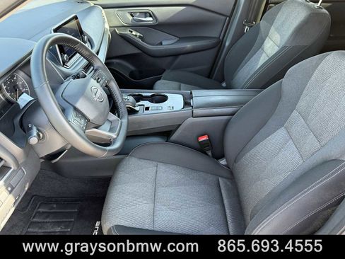 Used 2025 Nissan Rogue SV image 10