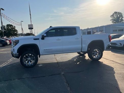 Used 2023 GMC Sierra 1500 SLE w/ Preferred Package AWD/4WD image 37