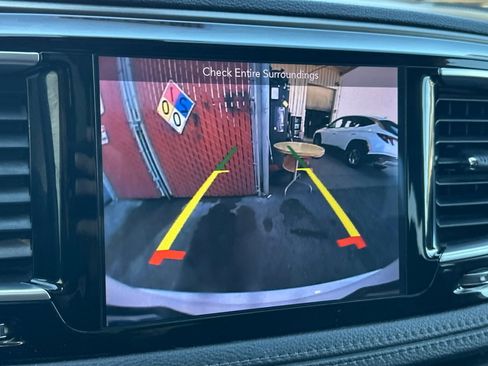 Used 2018 Chrysler Pacifica Limited image 22