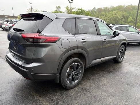 Certified 2025 Nissan Rogue SV AWD/4WD image 5