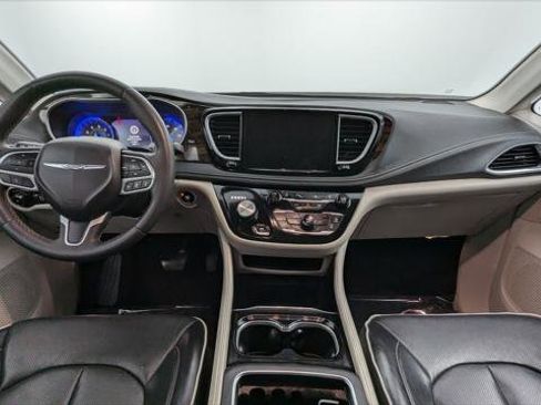 Used 2023 Chrysler Pacifica Limited image 26