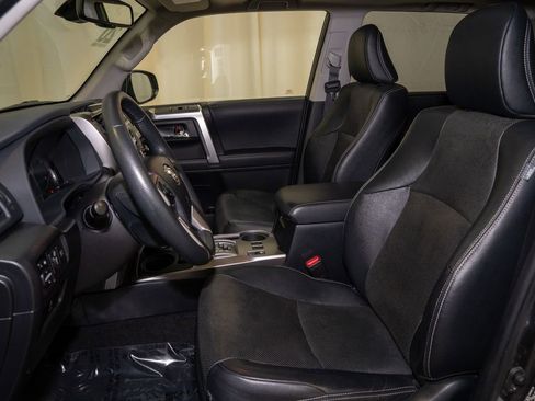 Used 2020 Toyota 4Runner Limited image 11