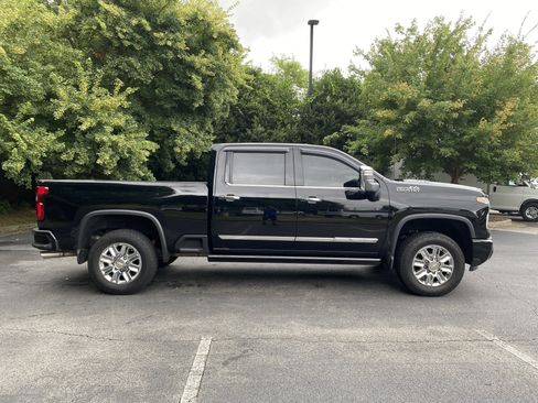 Used 2024 Chevrolet Silverado 2500 High Country w/ High Country Premium Package AWD/4WD image 10