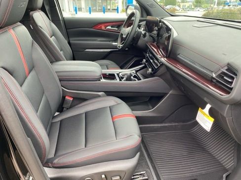 New 2026 Chevrolet Traverse RS w/ LPO, Floor Liner Package FWD image 30