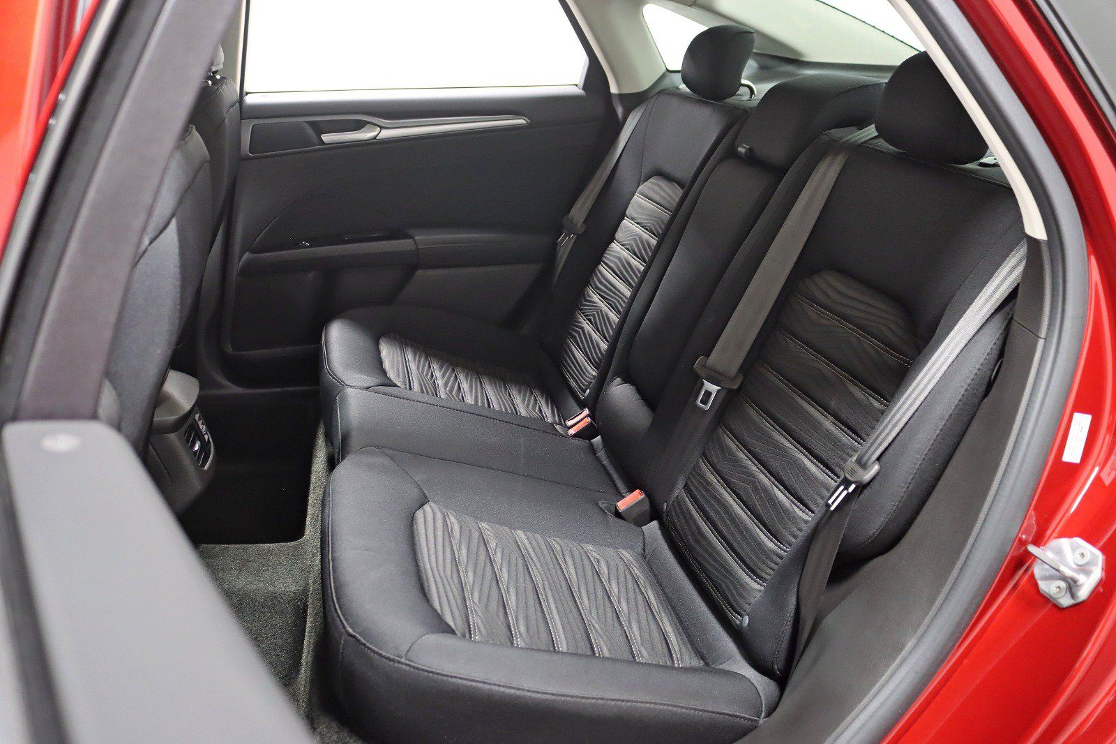 Used 2016 Ford Fusion SE FWD image 22
