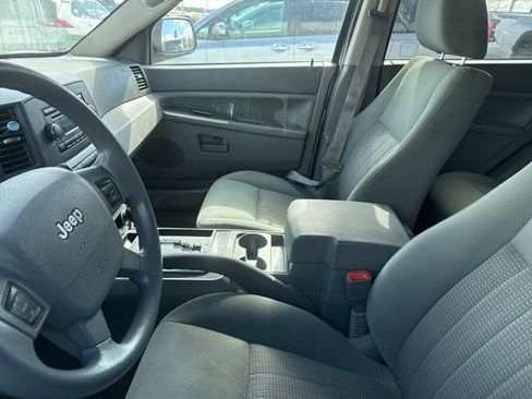 Used 2007 Jeep Grand Cherokee Laredo w/ Sun/Sound Group image 4