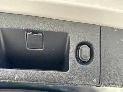 Used 2018 Cadillac Escalade Platinum image 26