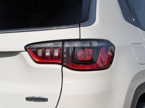 Used 2024 Jeep Compass Latitude AWD/4WD image 14