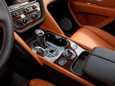 Certified 2023 Bentley Bentayga Extended Wheelbase AWD/4WD image 34