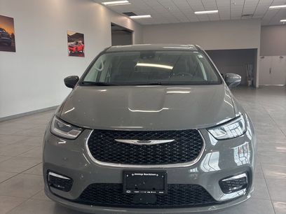 Used 2023 Chrysler Pacifica Touring-L