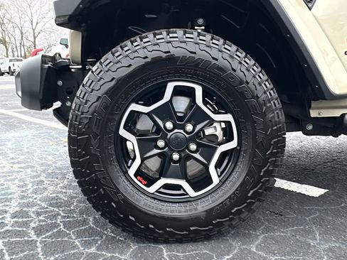 Used 2020 Jeep Gladiator Rubicon image 14