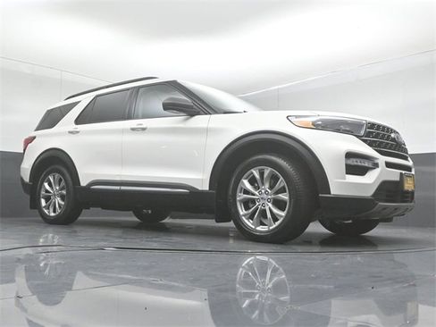 Certified 2021 Ford Explorer XLT w/ Equipment Group 202A image 38