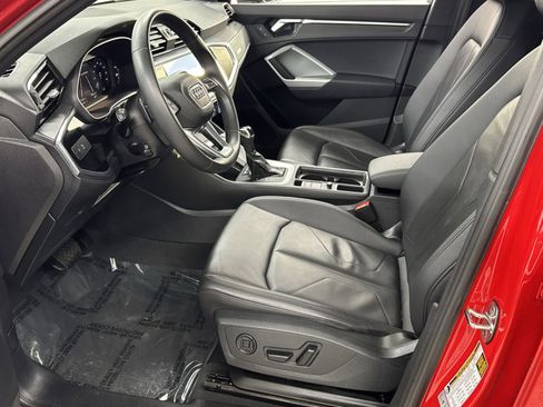 Used 2025 Audi Q3 2.0T Premium image 2